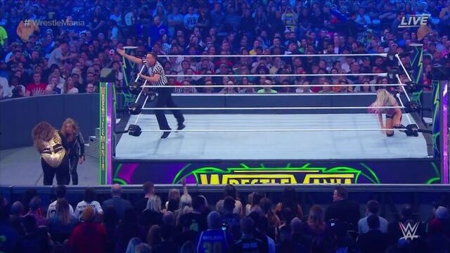 Alexa Bliss (c) vs. Nia Jax