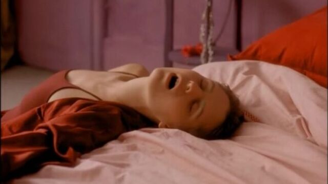 Sabrina Seyvecou - Choses Secretes (2002) (эротическая постельная сцена из фильма знаменитость трахается голая)