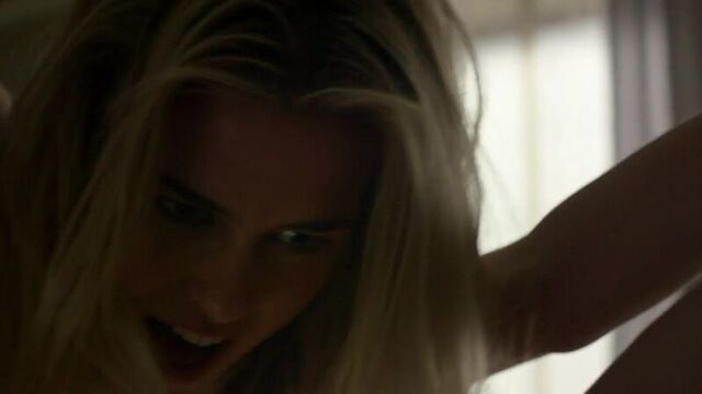 Rachael Taylor - Jessica Jones (2015) (эротическая постельная сцена из фильма знаменитость трахается голая sex scene)