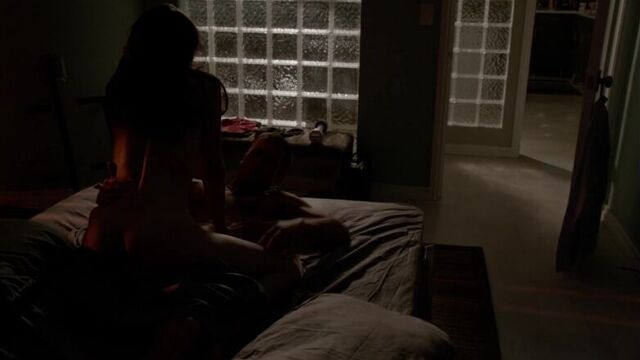 Aimee Garcia - Dexter (s08e04) (2013) (эротическая постельная сцена из фильма знаменитость трахается голая hot sex scene)