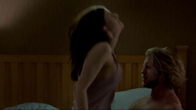 Alexandra Daddario - The Layover (2017) (эротическая постельная сцена из фильма знаменитость трахается голая sex scene)
