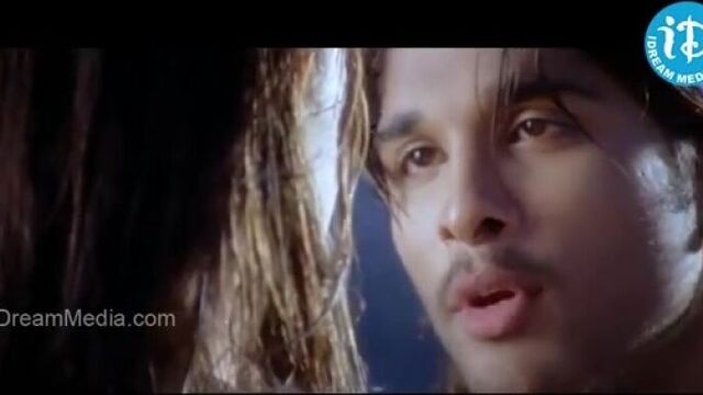Desamuduru Movie - Hansika, Allu Arjun Best Love Scene