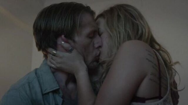 Scout Taylor-Compton - Ghost House (2017) (эротическая постельная сцена из фильма знаменитость трахается голая sex scene)