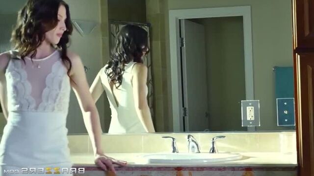 Ellena Woods Skin Diamond - lesbian