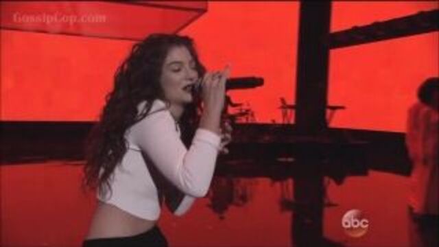Lorde – Yellow Flicker Beat (Live @ American Music Awards 2014)