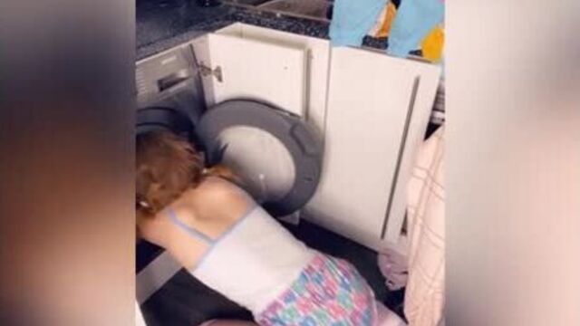 Belle Delphine - Stuck in Washing Machine