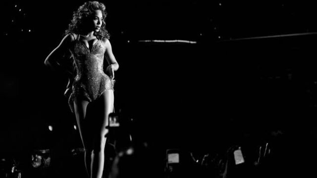 I Am... World Tour: Freakum Dress