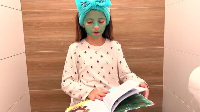 [My little Nastya] 24 часа в ВАННОЙ Настя связала ШАПКУ из Ализе пуффи ЧЕЛЛЕНДЖ My little Nastya