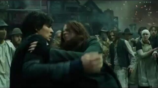 Peter Jackson presents a new epic adventure. Watch the MortalEngines Trailer now.