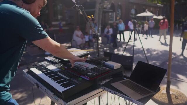 Reinhardt Buhr Live Looping - Song ＂Sketch 7＂ From ＂A New Season (Live)＂