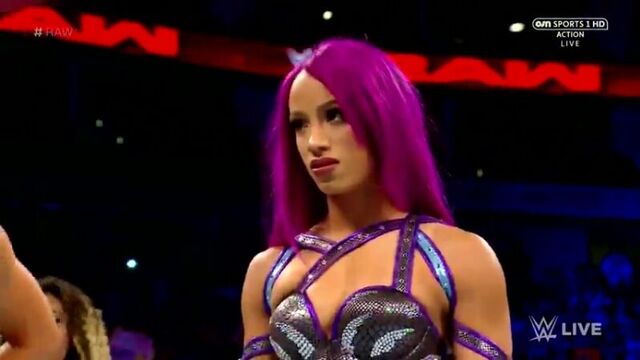 10.07.17 - RAW - Sasha Banks & Bayley vs Alexa Bliss & Nia Jax