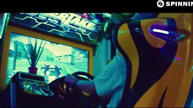 Hard Rock Sofa ft Angelina Lavo - Crazy Things (feat. QUEEN SESSI) [Official Music Video]