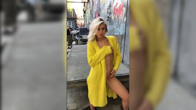 Sandra nude in city