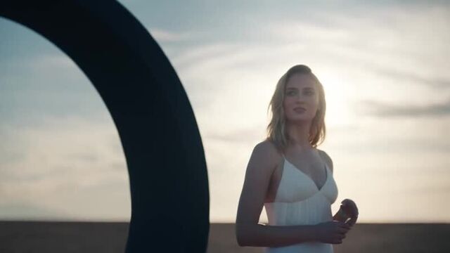 Sophie Turner_ Louis Vuitton Tambour Horizon Connected
