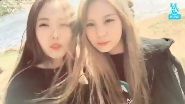SinB and Umji (UmB, GFRIEND 170412)