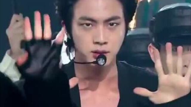JIN he KNOWS he’s hot hE FUCKING KNOWS