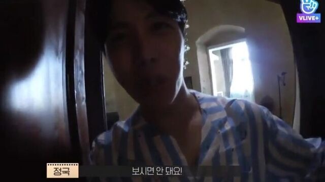 HOBI LOOKING AT JUNGKOOK NAKED