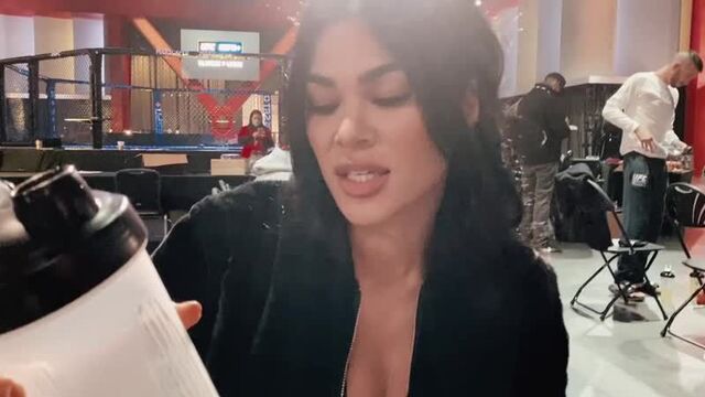 Rachael Ostovich vlog3