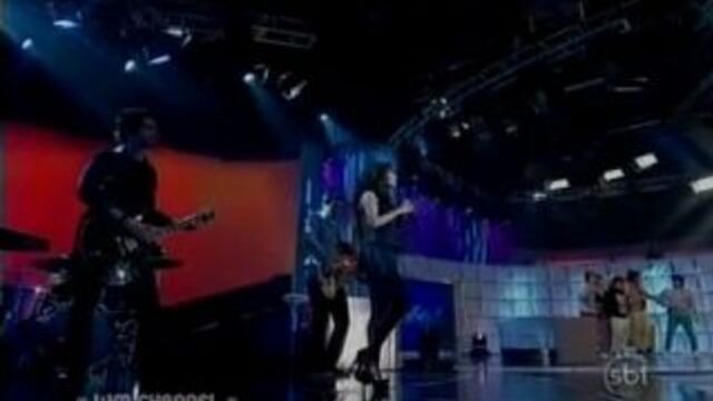Anahi - Alérgico [ Programa da Hebe Camargo] 04.10.2010