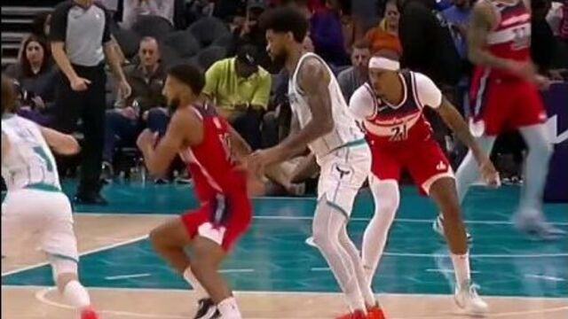 LaMelo Ball apparently went down with a left ankle injury vs. the Wizards.