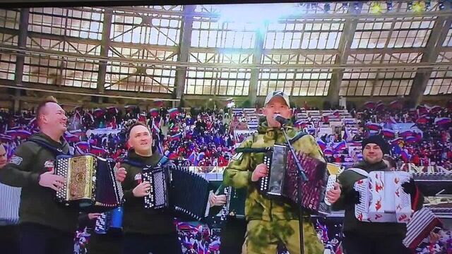 Песню _333_ пели все Лужники.