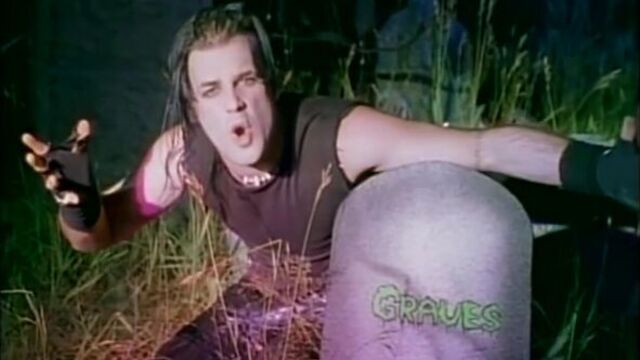 Misfits - Dig Up Her Bones