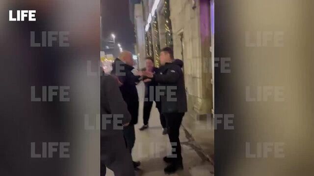 драка Лепса и его охраны с посетителем бара в Петербурге.