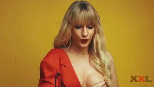 Голая Леся Никитюк в журнале XXL