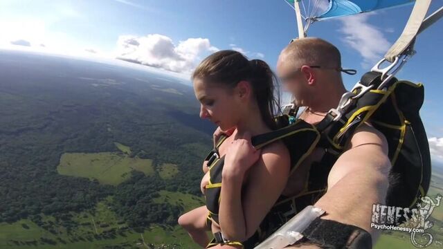 Alina Hennesy, Ally Breelsen (Naked Parachute Jump)[2017, Public Nude, HD 1080p]