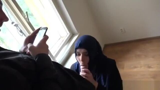 Rich muslim lady Nikky Dream wants to buy apartments in Prague