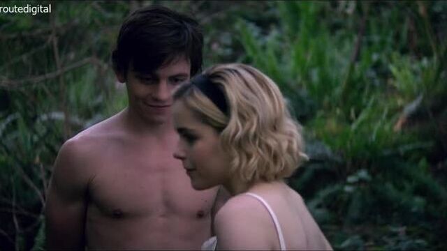 Kiernan Shipka - Chilling Adventures of Sabrina (2018) s01e03 Nude? No! / Кирнан Шипка - Леденящие душу приключения Сабрины