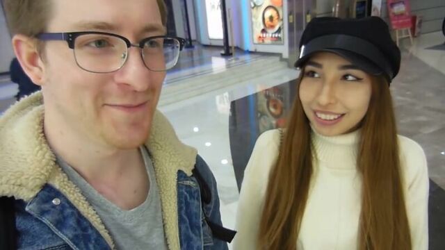 [Egor Demyanov ー OnlineJapan TV] КИТАЯНКА блогер на слова ТЫ КРАСИВАЯ, сразу дала свой номер. Реакция иностранцев на русского па