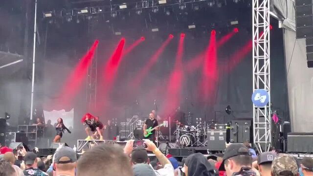 Butcher Babies - They’re Coming to Take Me Away, Ha-Haaa! (Ending) @ Inkcarceration (July 17, 2022) (1)