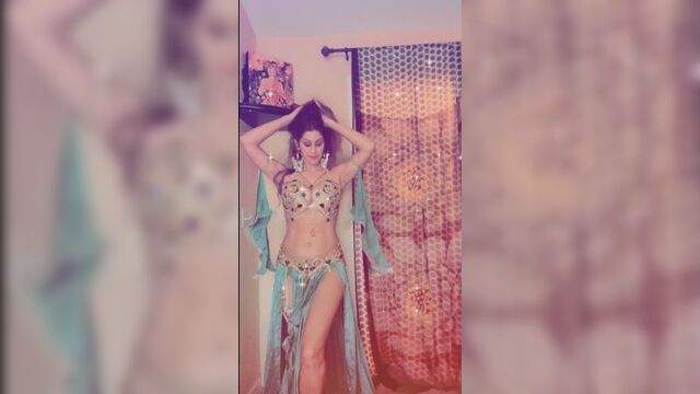 Sadie Marquardt costume