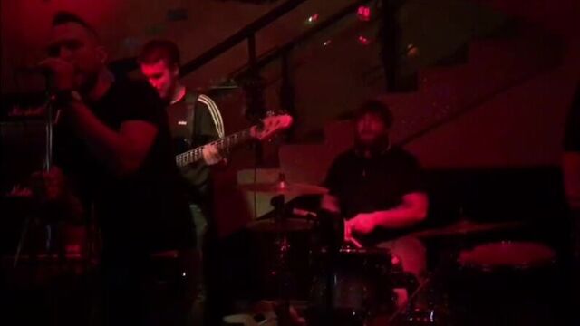 “Irish girl” live in “Trinity Irish Pub”