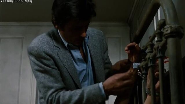 Анн Парийо (Anne Parillaud) голая в фильме "За шкуру полицейского" (Pour la peau d'un flic, 1981, Ален Делон)
