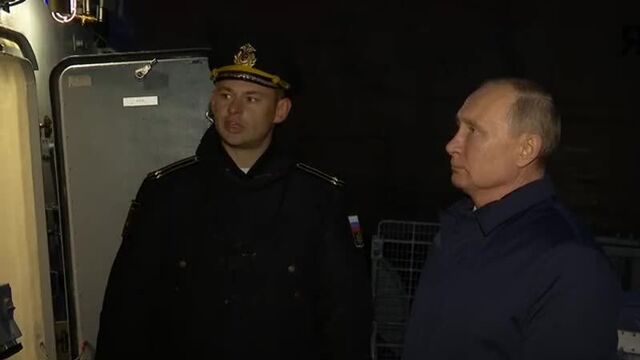 Верховный Главнокомандующий Владимир Путин осмотрел корвет «Гремящий»