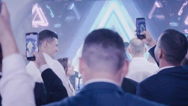 Все танцуют локтями под L-one