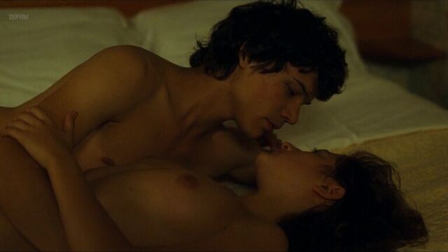 Lola Créton (Creton) Nude - Un Amour de Jeunesse (FR 2011) 1080p HDTV Watch Online / Лола Кретон - Первая любовь