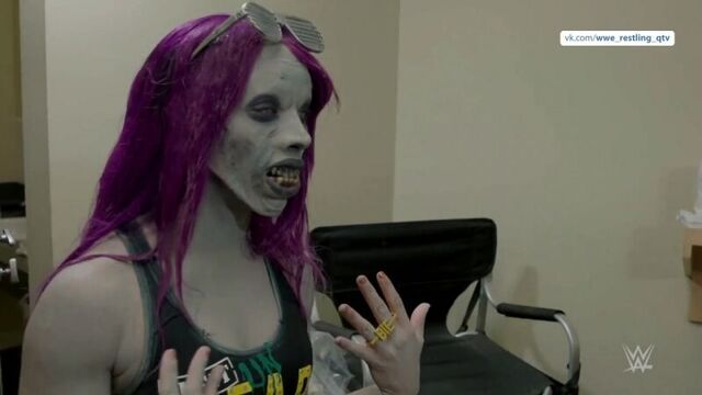 [WWE QTV]☆[Sasha Banks becomes a WWE Zombie to terrify Raw Superstars]Саша Бэнкс превращается в зомби и пугает Суперзвезд]
