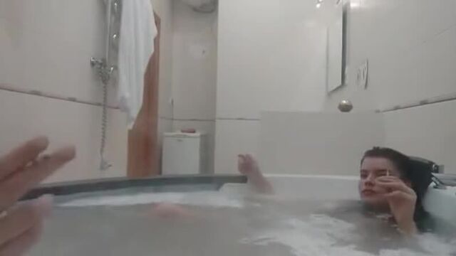 2 russian girls bathing live on Periscope
