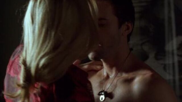 Heather Graham - Killing Me Softly (2002) (эротическая постельная сцена из фильма знаменитость трахается голая секс измена)