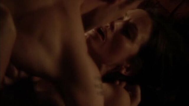 Courteney Cox - Dirt (2007) (s01e07) (эротическая постельная сцена из фильма знаменитость трахается голая занимается сексом)