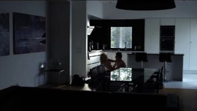 Helena Af Sandeberg - Mörkt Vatten (2012) (эротическая постельная сцена из фильма знаменитость трахается голая sex scene)