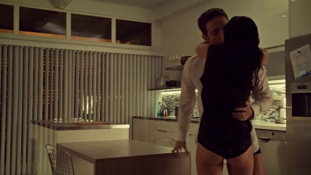Tatiana Maslany - Orphan Black (2013) (эротическая постельная сцена из фильма знаменитость трахается голая hot sex scene)