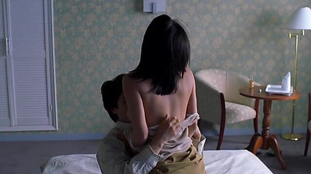 Jeong-hwa Eom - Marriage Is a Crazy Thing (2001) (3) (эротическая постельная сцена знаменитость трахается голая sex scene)