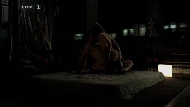 Emmanuelle Beart - A Crime (2006) (эротическая постельная сцена из фильма знаменитость трахается голая sex scene)