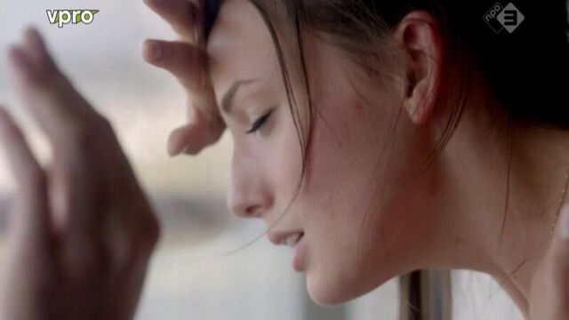 Gaite Jansen - Groenland (2015) (2) (эротическая постельная сцена из фильма знаменитость трахается голая sex scene)
