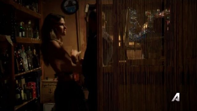 Anna Hutchison - Kingdom (s03e05) (2017) (эротическая постельная сцена из фильма знаменитость трахается голая sex scene)