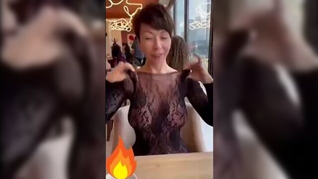 казашка в мега Алматы